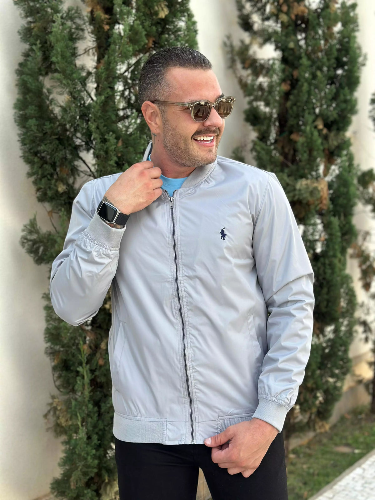 Jaqueta Monocromático Cinza com Zíper Impermeável em Poliéster e Elastano