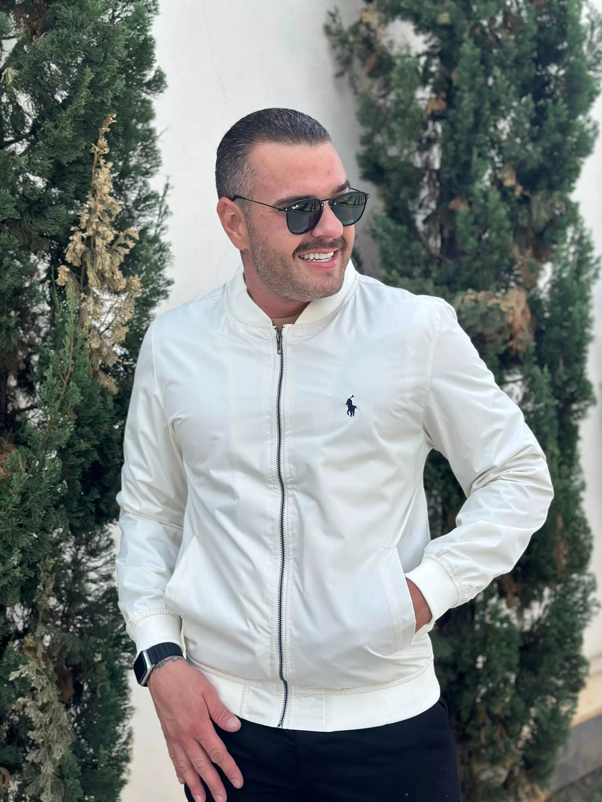 Jaqueta Monocromático Off White com Zíper Impermeável em Poliéster e Elastano