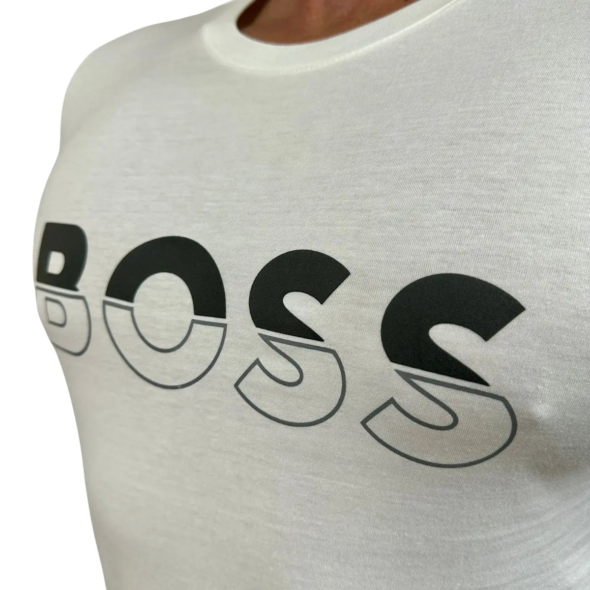 Camiseta Boss Masculina Manga Curta Cor Branca com Logo Branco e Preto