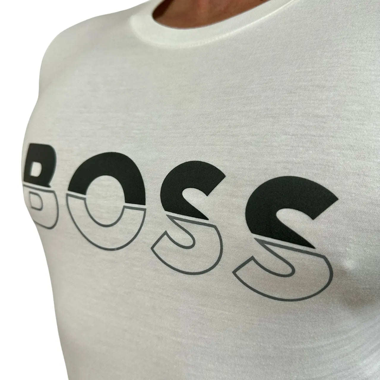 Camiseta Boss Masculina Manga Curta Cor Branca com Logo Branco e Preto